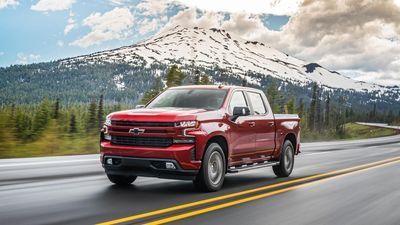 Image for story: New GM diesel Silverado gets pickup mileage bragging rights