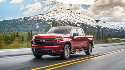 Image for story: New GM diesel Silverado gets pickup mileage bragging rights