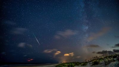 Image for story: TONIGHT: 'Unicorn' meteor outburst