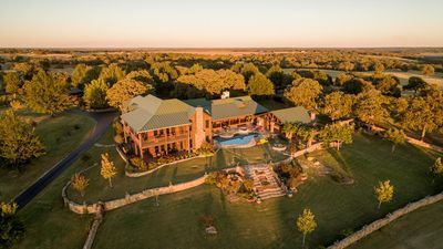 Image for story: PHOTO GALLERY: NFL legend Terry Bradshaw selling Oklahoma ranch for $22.5 million