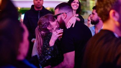 Image for story: Las Vegas embraces Taylor Swift-Travis Kelce engagement