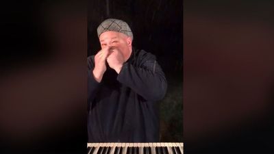 Image for story: Kentucky principal channels inner Billy Joel on new school closing video