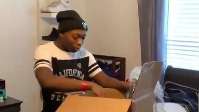 Image for story: Dwyane Wade sends care package to high school student diagnosed with cancer