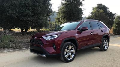 Image for story: 11 nice features on the 2019 Toyota RAV4