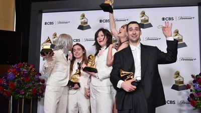 Image for story: Taylor Swift, SZA, and Phoebe Bridgers lead historic night for women at 66th Grammys