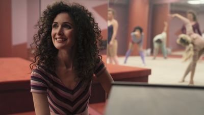 Image for story: Review: Rose Byrne drama 'Physical' muses on inequality with 1980s aerobics craze