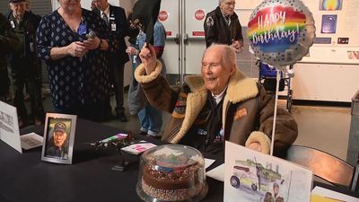 Image for story: WWII veteran celebrates 101st birthday at the Museum of Flight