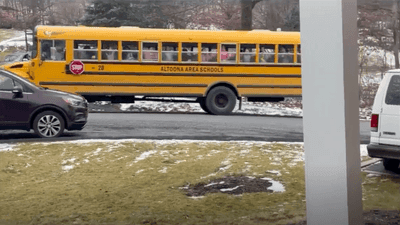 Image for story: Pennsylvania elementary students sing Christmas carol to elderly neighbor