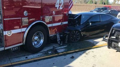 Image for story: Tesla on autopilot crashes into firetruck 