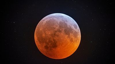 Image for story: Total eclipse of blood supermoon May 26: 'Farther west you are, the more you'll see'