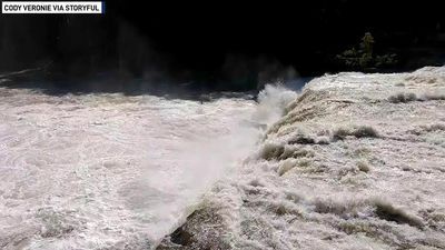 Image for story: Rafters rescued after plunging over Ohiopyle Falls, Pennsylvania