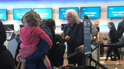 Image for story: PHOTOS: Country star Ricky Skaggs helps & prays with passengers at the airport