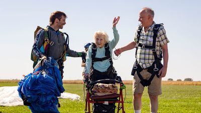 Image for story: 104-year-old Chicago woman vies for title of world's oldest skydiver