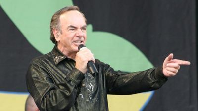 Image for story: Neil Diamond diagnosed with Parkinson's disease, retires from touring