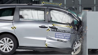 Image for story:  Insurance Institute for Highway Safety finds mixed results in latest minivan crash tests