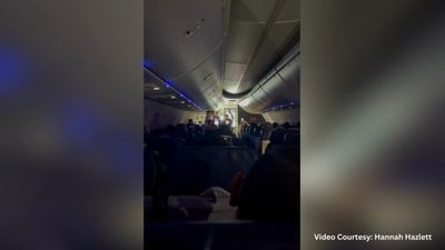 Image for story: Taylor Swift fans on delayed flight after concert host viral sing-along in the sky