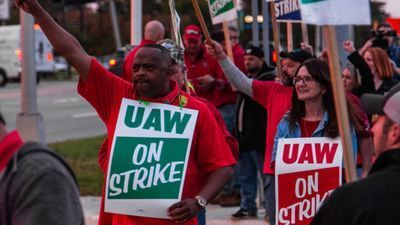 Image for story: Autoworkers from closed plants fight new GM contract