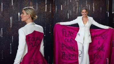 Image for story: Jennifer Nettles makes statement in 'Equal Play' dress on CMA Awards red carpet