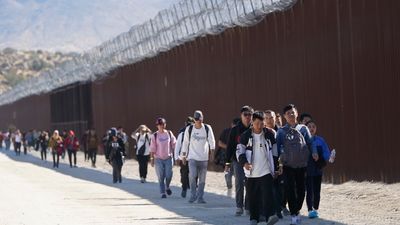 Image for story: Biden and Schumer work to show they can secure Southern border ahead of November elections