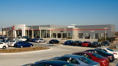 Image for story: US automakers to Trump: Don't slap tariffs on imported cars