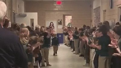 Image for story: Students line hallway to applaud 6-year-old classmate's final chemo treatment