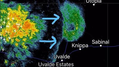 Image for story: Holy gust front! Radar shows Texas bats getting blown away by distant storm