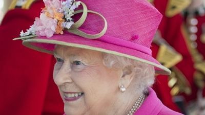 Image for story: U.K.'s Cameron hails 'steadfast' queen on her 90th birthday 