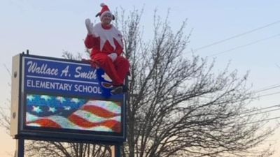 Image for story: Tennessee teacher 'shelf'lessly transforms into elf, delighting elementary students