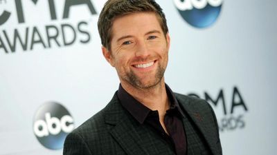 Image for story: Bus carrying road crew for country artist Josh Turner drove off cliff, ejected two people