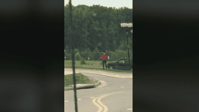 Image for story: Dedicated fast food employee sprints after customer to deliver forgotten food