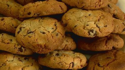 Image for story: Using Texas heat as an oven: National Weather Service bakes cookies in car 