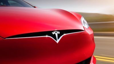 Image for story: Tesla starts Hardware 3 rollout: Enhanced Summon, red-light warnings