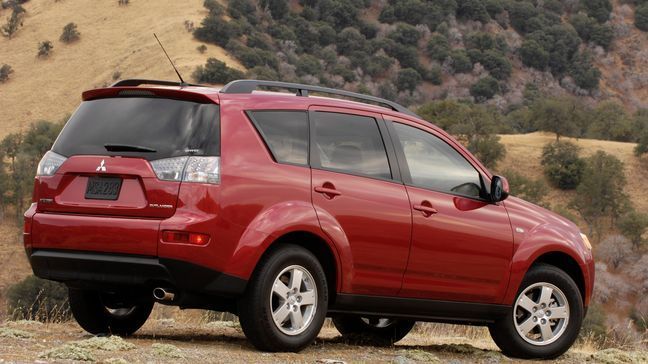 2008 Mitsubishi Outlander ES{&nbsp;}(Image courtesy of Mitsubishi Motors North America){p}{/p}