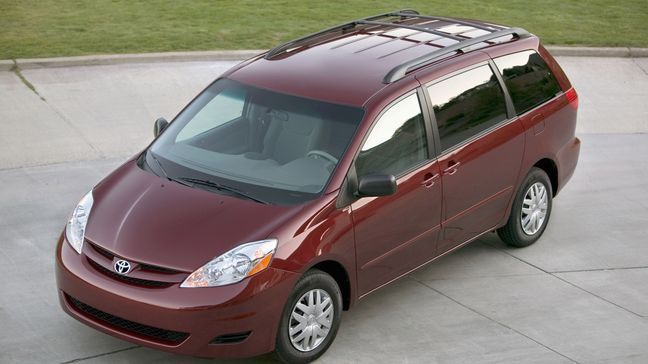 2009 Toyota Sienna (Image courtesy of Toyota Motor Sales USA){p}{/p}