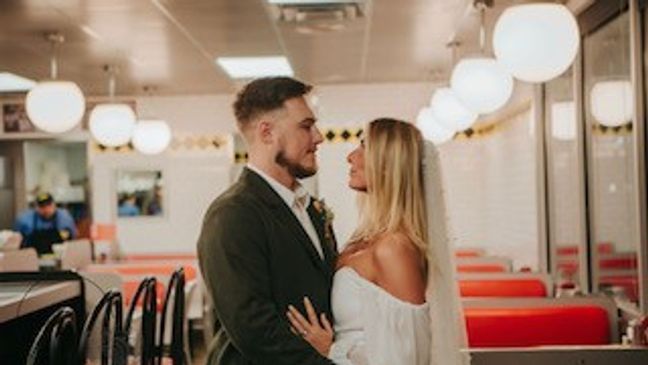 Tennessee couple celebrates wedding with Waffle House reception (Photo credit: Jessica Hamblen owner of Life Through A Lens)