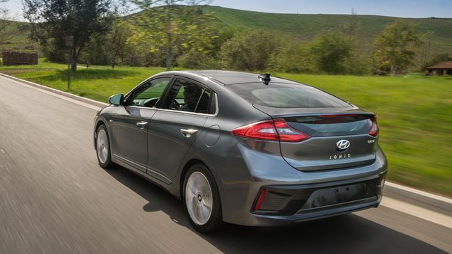 2017 Hyundai IONIQ Hybrid (Image courtesy of Hyundai Motor America)