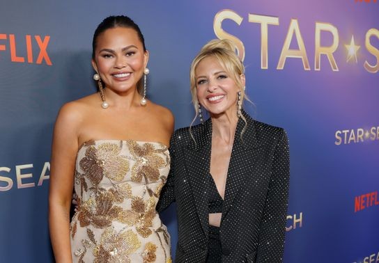 Image for story:  'Star Search's Chrissy Teigen & Sarah Michelle Gellar's kids have a 'mutual love fest'