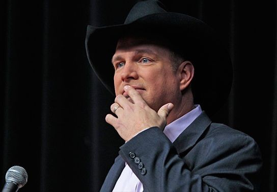 Image for story: Garth Brooks files counter lawsuit, alleging extortion and defamation from former employee