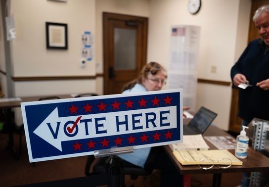 Image for story: Americans, including more Republicans, embracing early voting