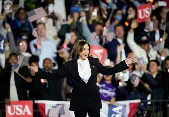 Image for story: Harris calls for a 'new generation of leadership' in closing argument address