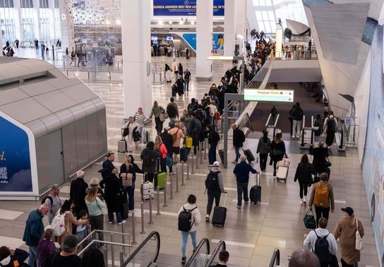 Image for story: One item TSA says to avoid wearing during holiday travel