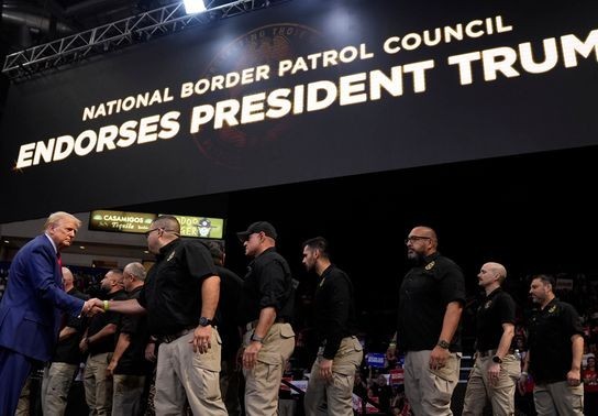 Image for story: Border politics front and center on 2024 campaign trail