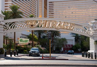 Image for story: Frenzy hits Mirage in Las Vegas as resort pays out $1.6 million before closure