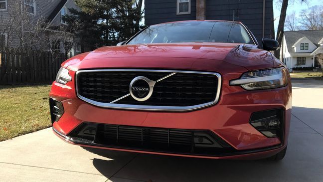 2019 Volvo S60 T6 R-Design (Sinclair Broadcast Group / Jill Ciminillo)