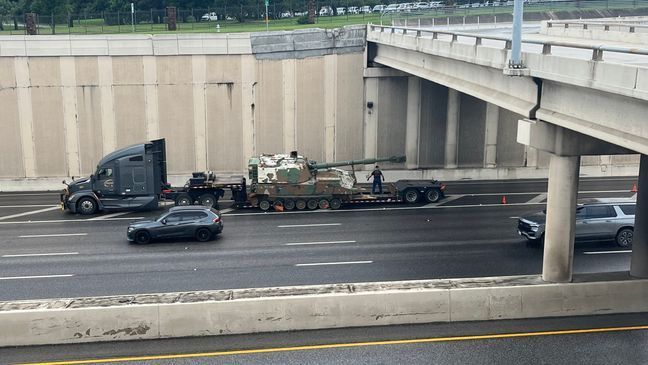 Tank falls off flatbed truck on I-10 in San Antonio, Texas (WOAI)