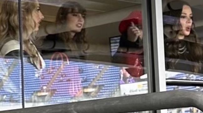 Taylor Swift watching the AFC Championship (WBFF)