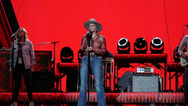 Miranda Lambert performs a medley of “Kerosene” / “Mama’s Broken Heart” / “Bluebird” / “Little Red Wagon” / “Gunpowder & Lead” during rehearsals for “The 55th Annual CMA Awards,” in Downtown Nashville. (PHOTO: CMA){p}{/p}