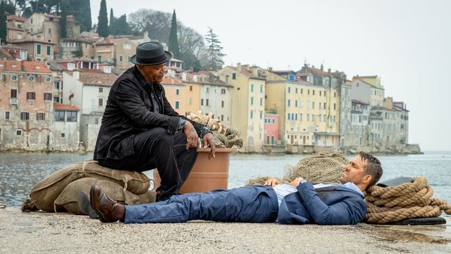  Samuel L Jackson as ‘Darius Kincaid’ and Ryan Reynolds as ‘Michael Bruce’ in THE HITMAN’S WIFE’S BODYGUARD. (Photo: Lionsgate)