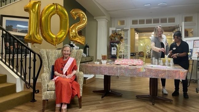 Tennessee woman celebrates 102nd birthday, says she drinks a glass of wine every day (Photo courtesy Brookdale Franklin)