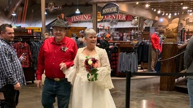 Couple gets married at Bass Pro Shops in Tennessee (Bass Pro Shop)